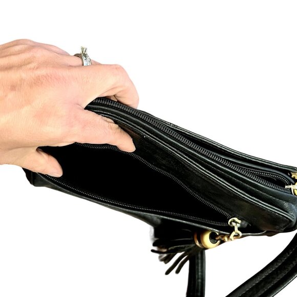 Vintage Tignanello Black Leather Crossbody Bag With Tassel & Multiple Compartmen - Picture 4 of 8